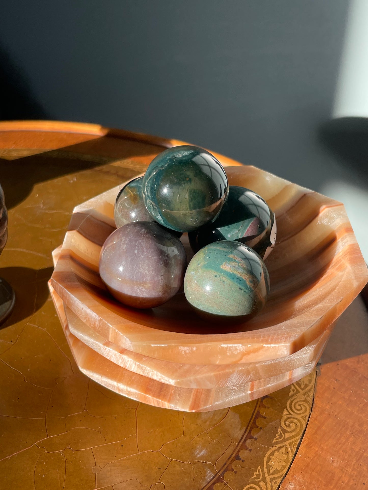 Banded pink/tan Onyx dish