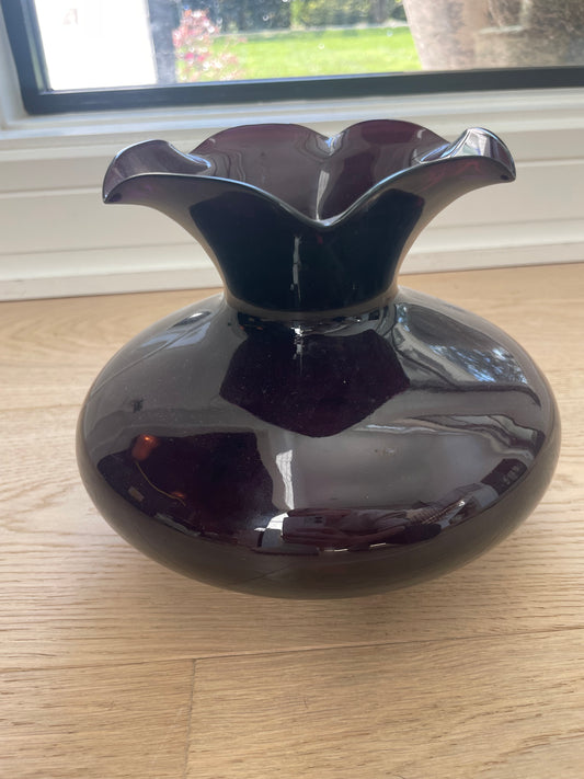 black amethyst ruffle vase
