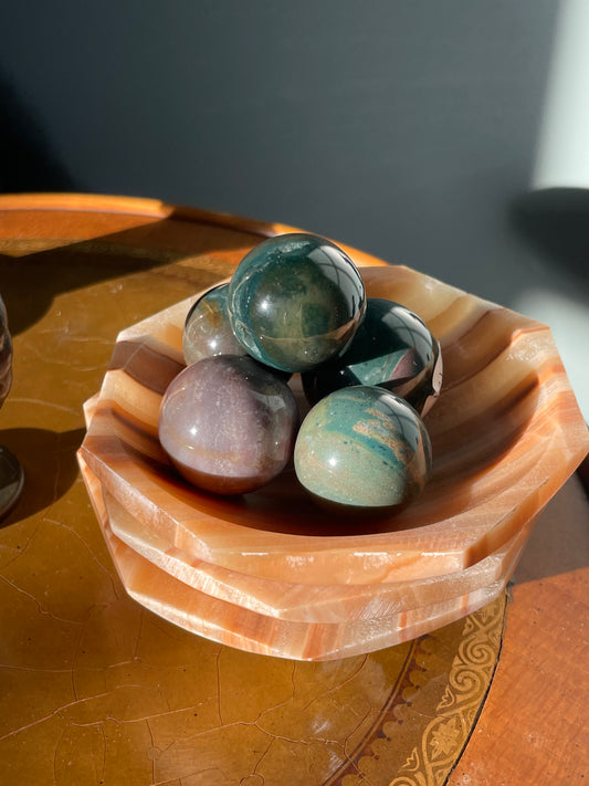 Banded pink/tan Onyx dish